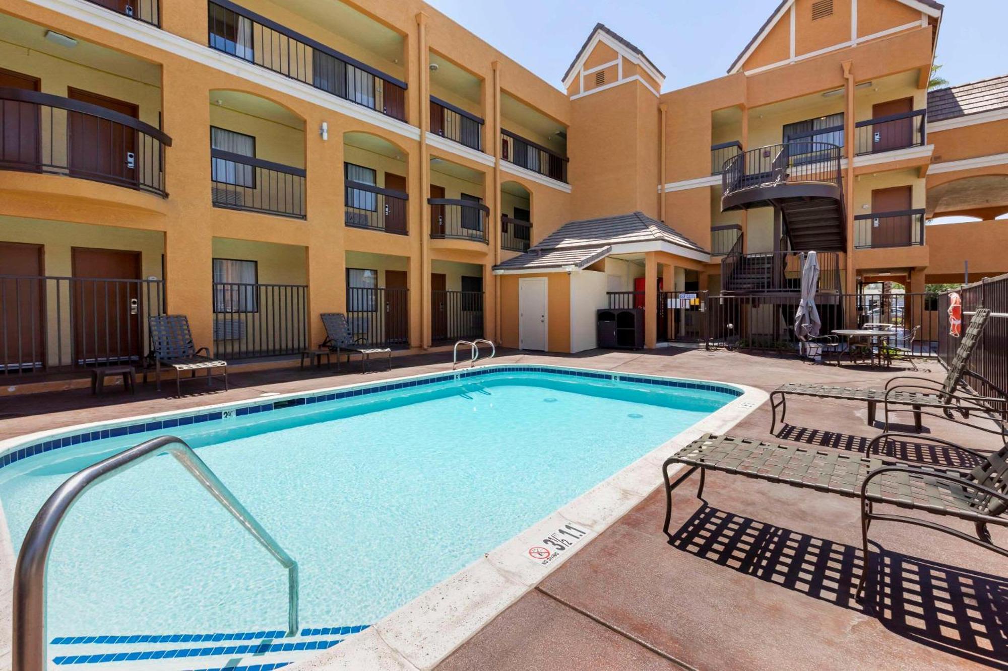Quality Inn & Suites Westminster Seal Beach Kültér fotó