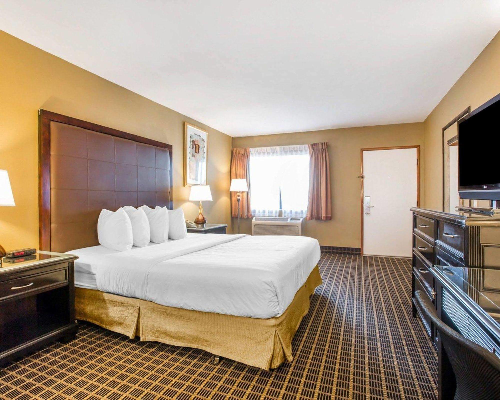 Quality Inn & Suites Westminster Seal Beach Kültér fotó