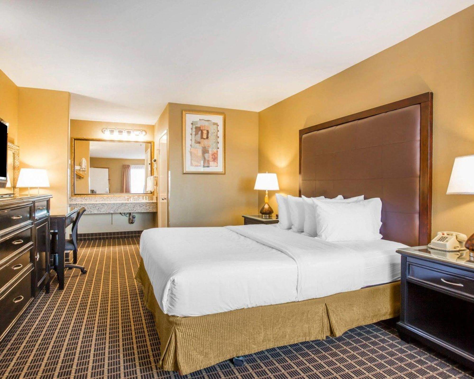Quality Inn & Suites Westminster Seal Beach Kültér fotó